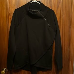 Athleta women’s cozy Karma angled pullover. Black. Size large.